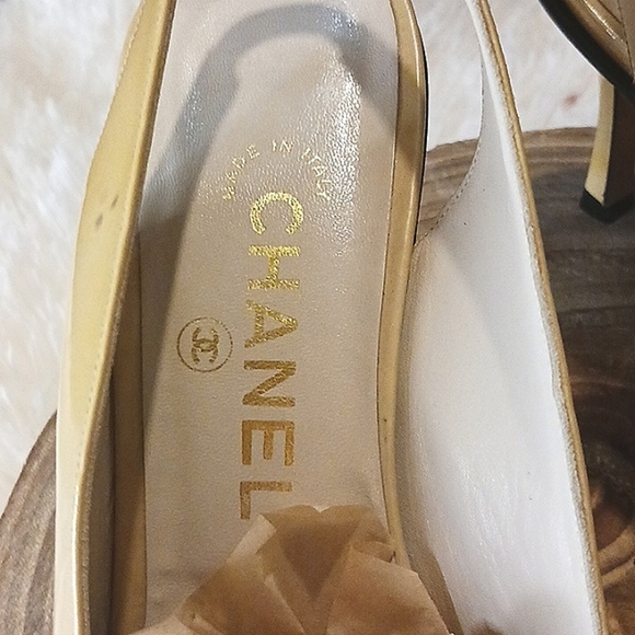Chanel Tan & Black Patent Leather Slingback Pumps Made in Italy, Size 39 - Picture 15 of 16